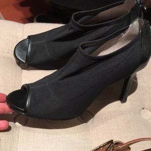 TAHARI Shoes